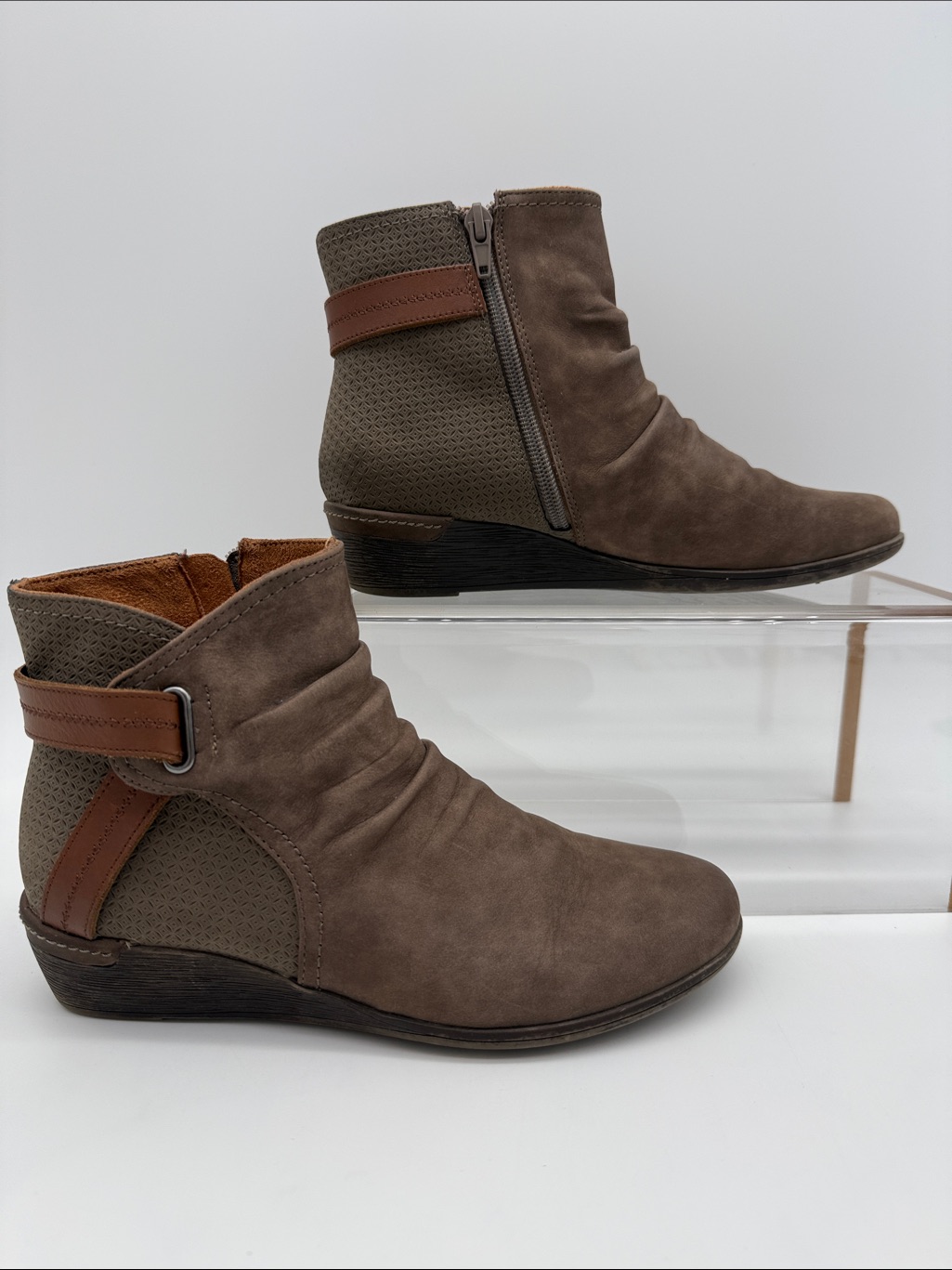 Cobb Hill Devyn Ruched Leather Wedge Booties Size 7.